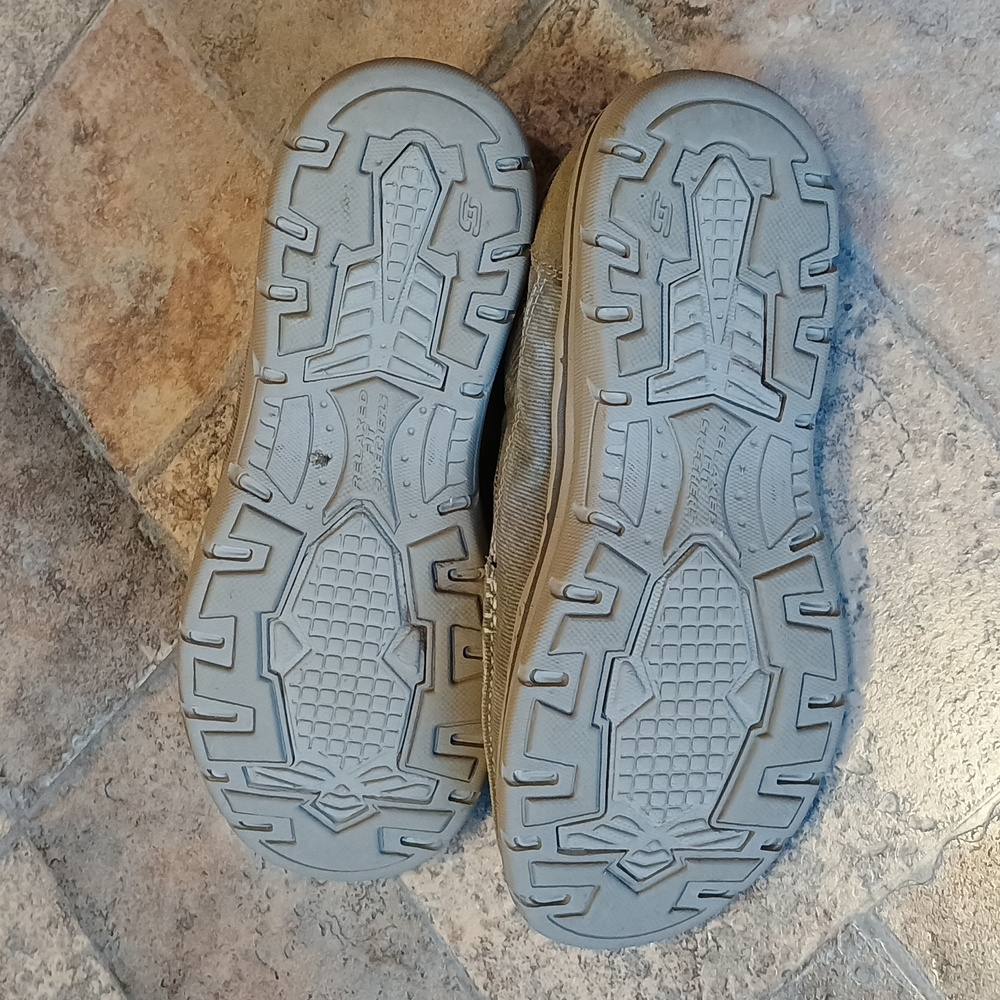 Skechers Relaxed Fit Memory Foam shoes size 7.5 - Picture 9 of 10